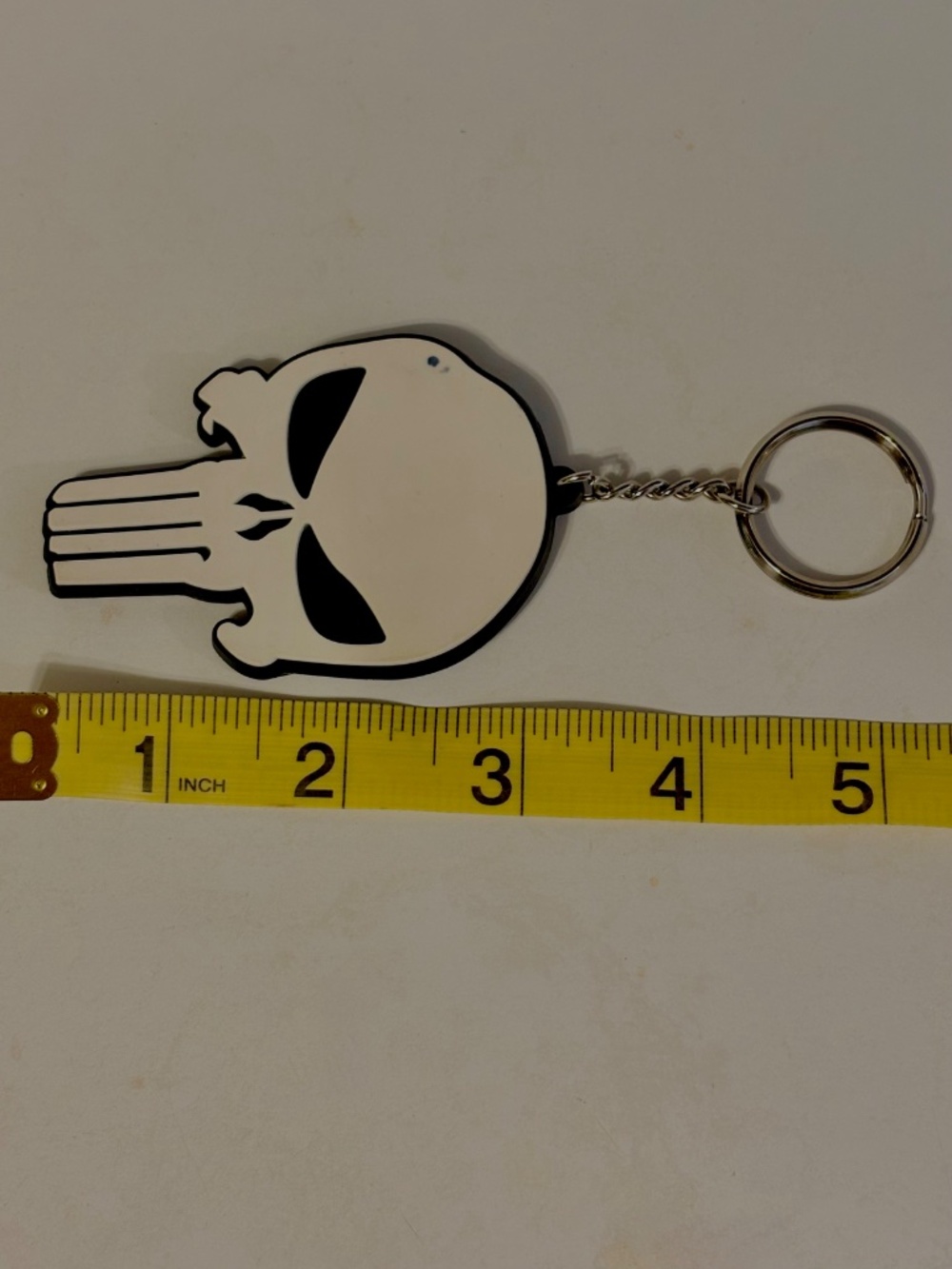 Marvel Punisher Logo Retro Rubber Keychain 2006 Retired Vintage Y2K Lions Gate - Picture 3 of 3